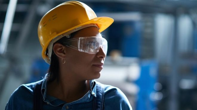 Brasil elimina disparidades entre homens e mulheres na educação e na saúde, mas política e economia derrubam país em ranking global